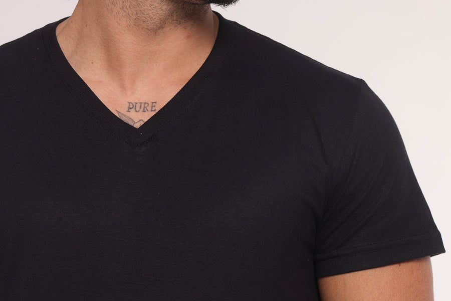 Camisa Preta Gola V