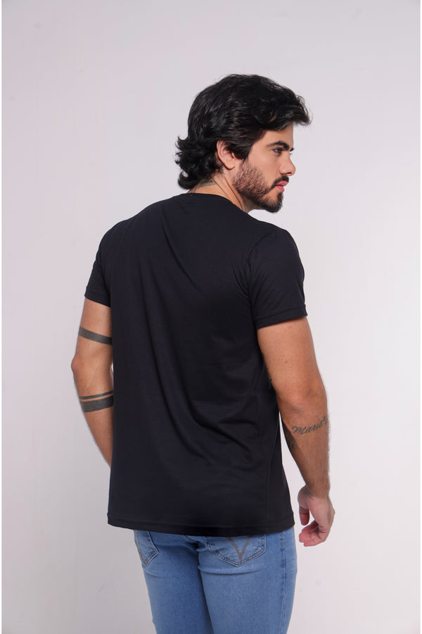 Camisa Preta Gola V