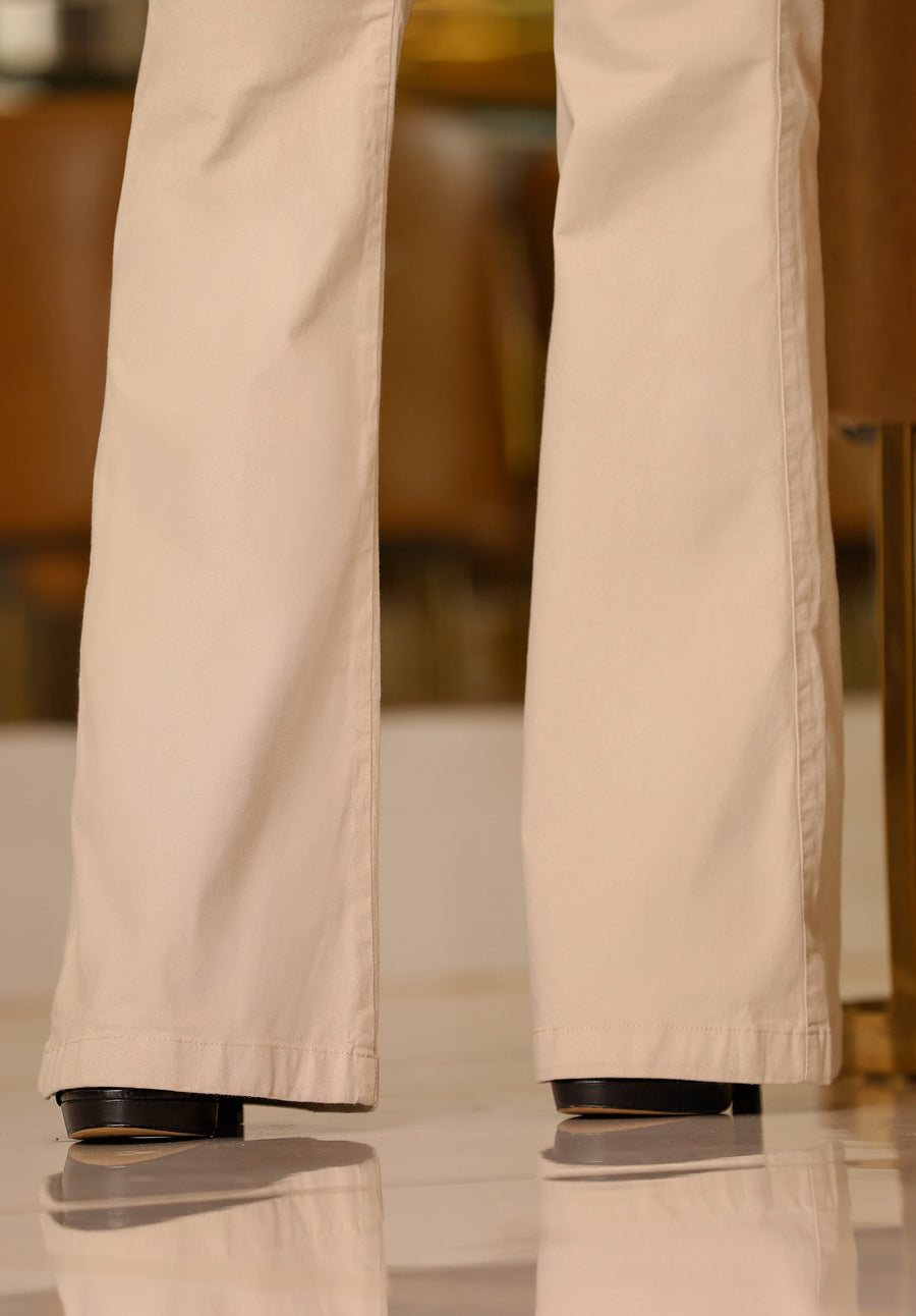 Calça Jeans Flare Off White Cintura Alta Bolso Faca Ref: 0CJ026