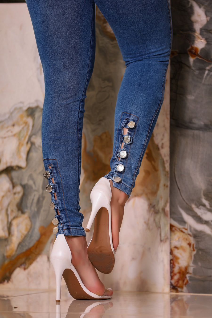 Calça Jeans Skinny Botões na Barra Cintura Alta Ref: 0CJ01